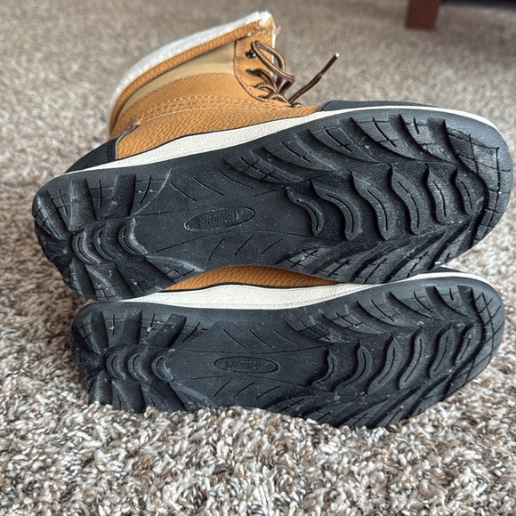 Tan and Black Winter Boots - Picture 4 of 8